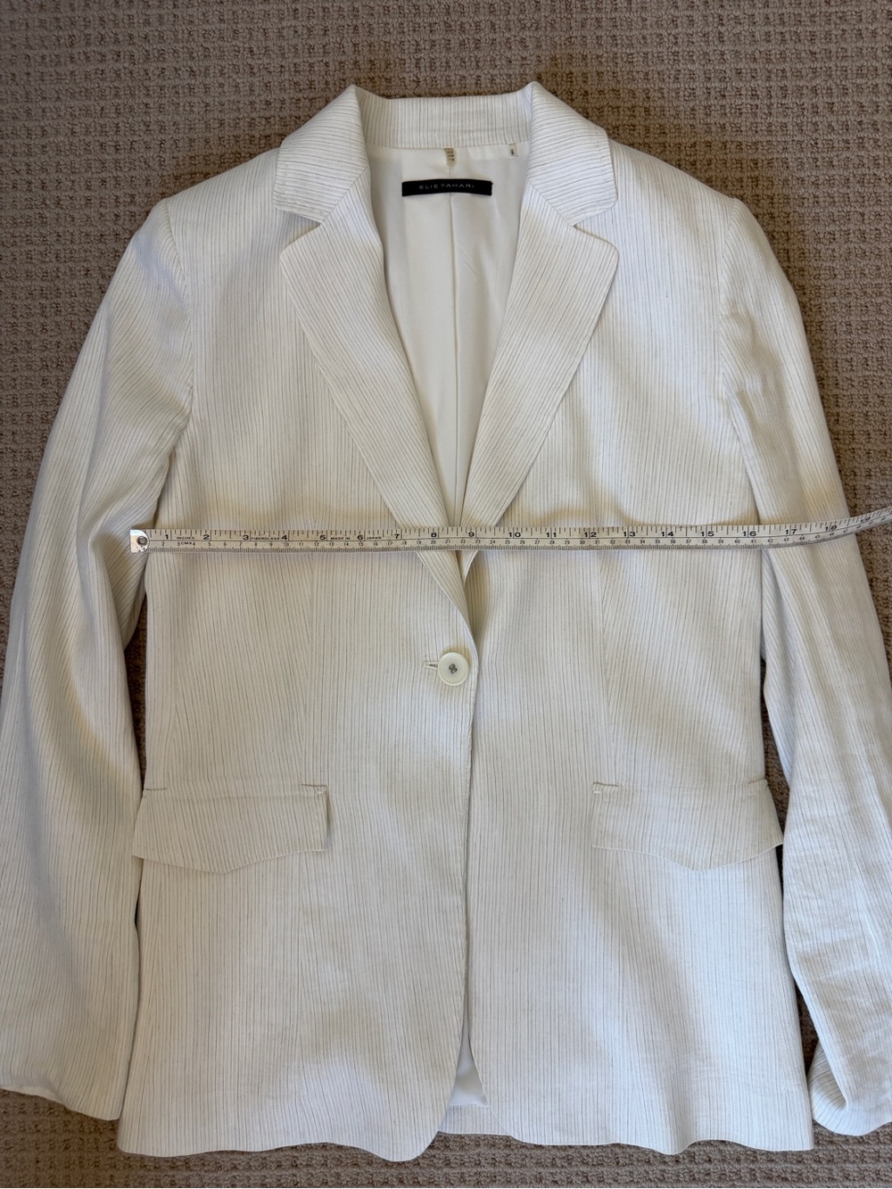 Elie Tahari Ivory Linen Blend Double-Breasted Blazer | Size 6 - Picture 5 of 6